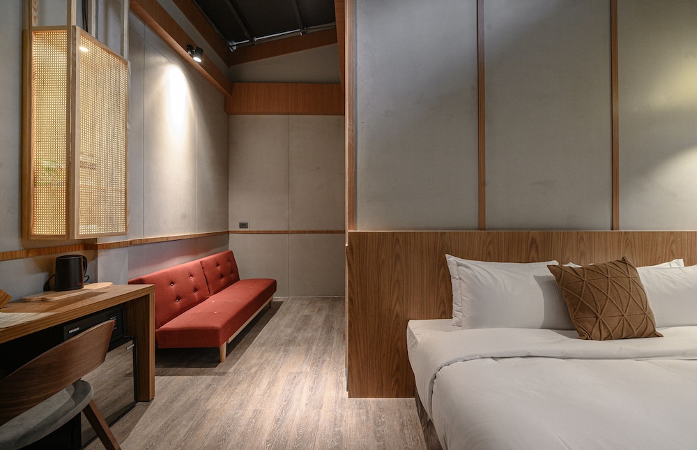 Queen Room with Garden View - Photo 2