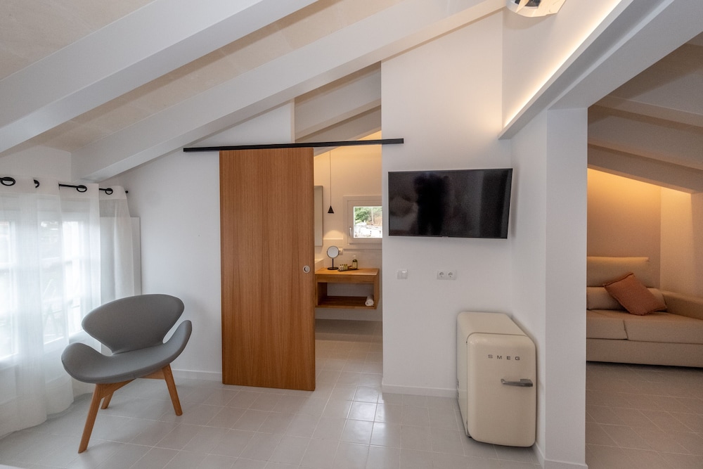 Penthouse Suite Family Room photo 2