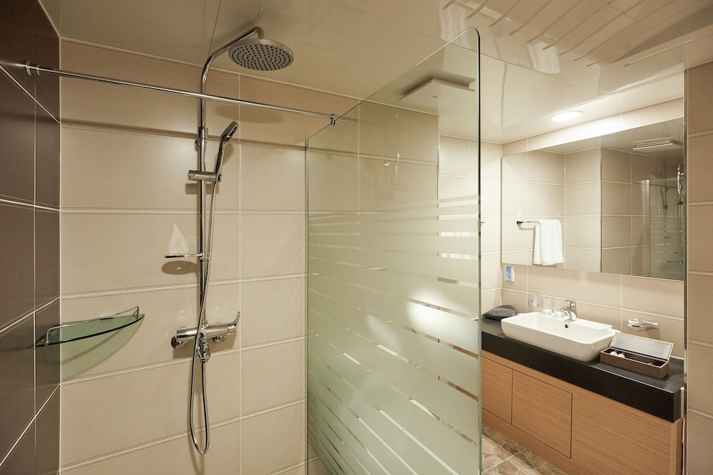 Deluxe Family Twin Room - Breakfast for 2 - Photo 2
