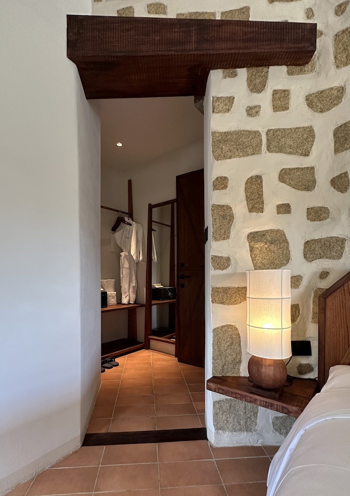 Elite Double Room, 1 King Bed, Bathtub, Garden View photo 2