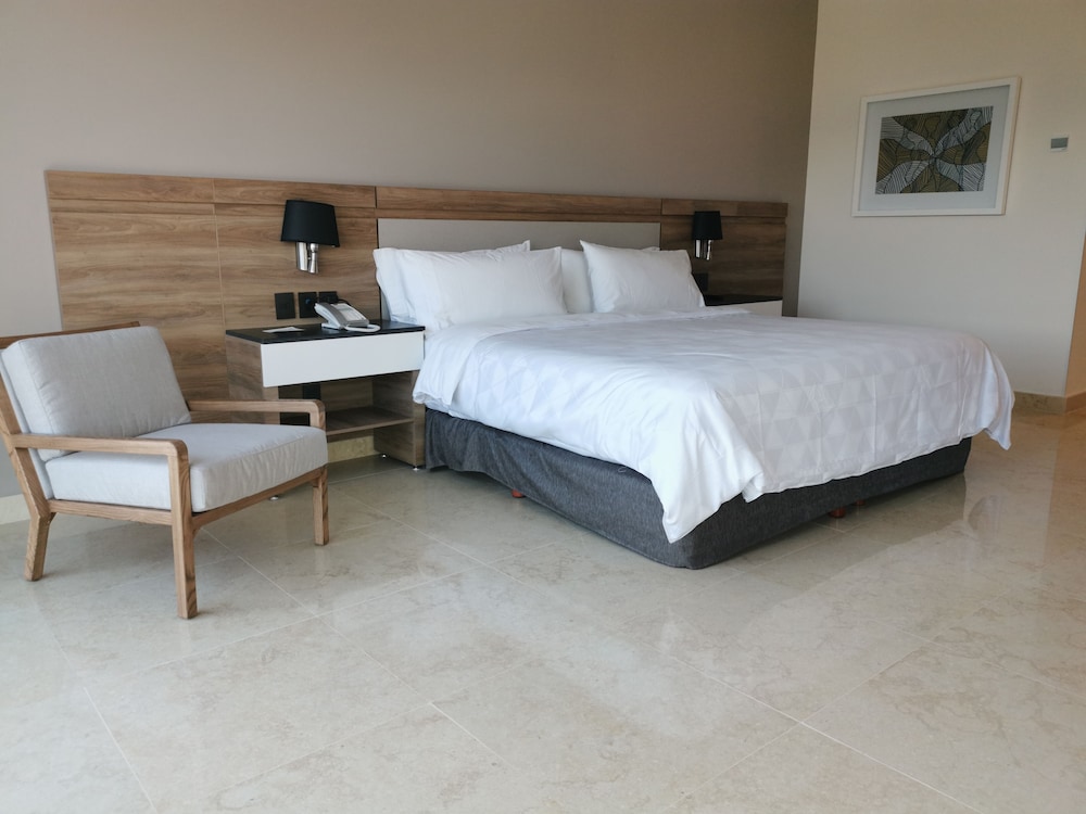 Suite, 1 King Bed (Top Floor) - Photo 3