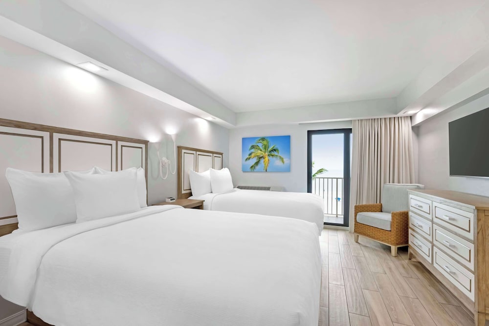 Standard Room, 2 Double Beds, Non Smoking, Balcony (Gulf View) - Photo 2