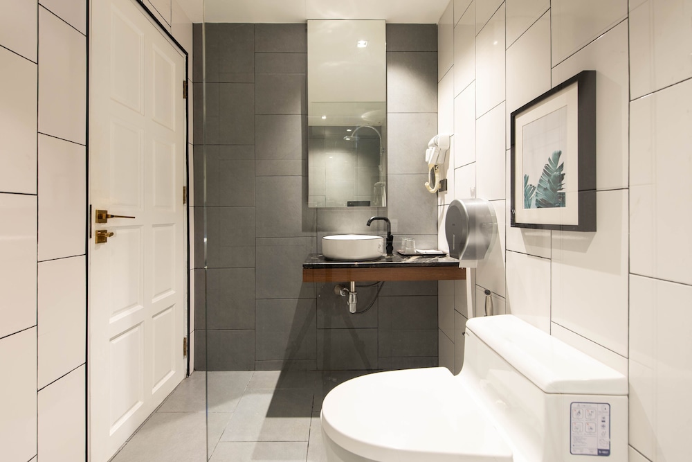 One Bedroom Suite photo 2