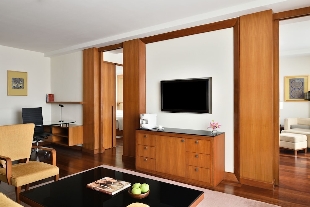 Junior Suite, 1 King Bed