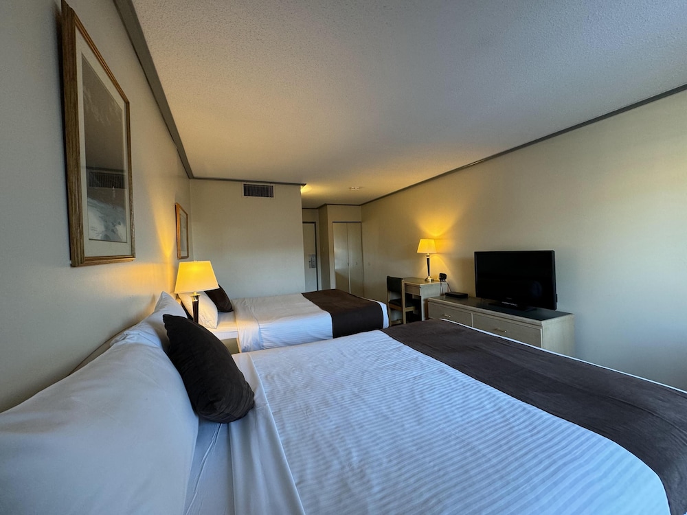 Queen Kitchenette Room: 2 Queen Beds - Photo 2