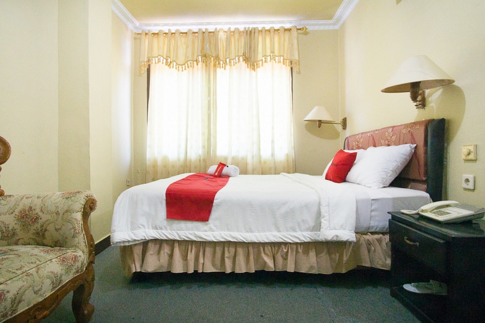 Premium Room (RedDoorz) - Photo 6