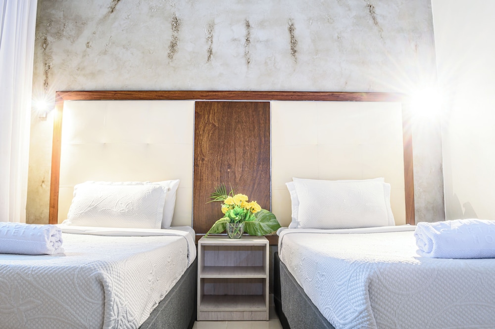 Standard Twin Room - Photo 2