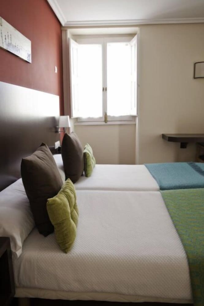 Double Room - Photo 7