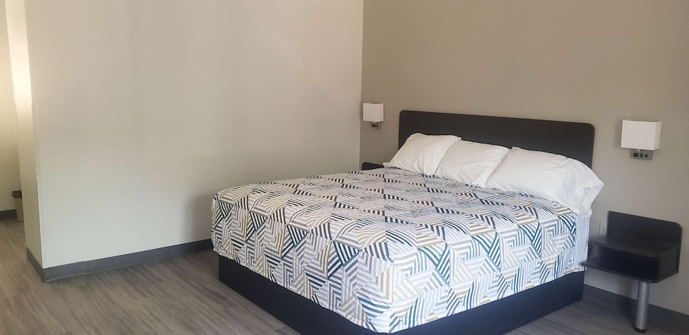Deluxe Room, 1 King Bed, Non Smoking, Kitchenette photo 2