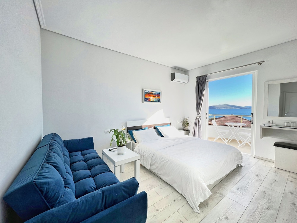 Family Room, 1 Bedroom, Balcony, Sea View photo 2