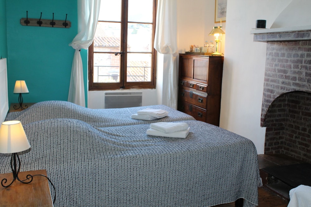Standard Double Room, Private Bathroom, Mountain View (Chambre Aqua) photo 1