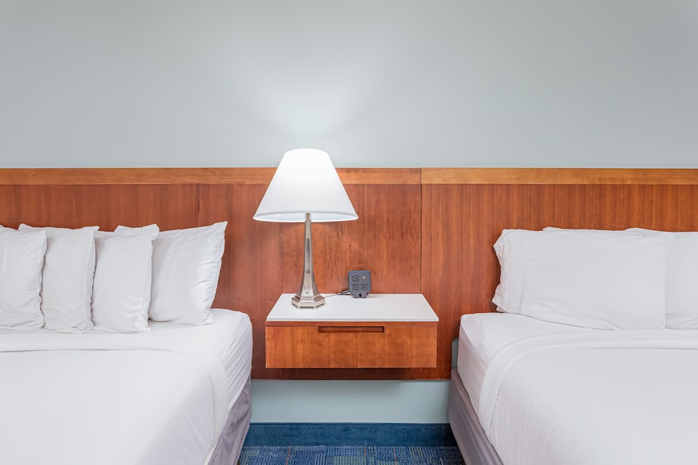 Two Queen Bed, Two Room, Beachfront photo 2