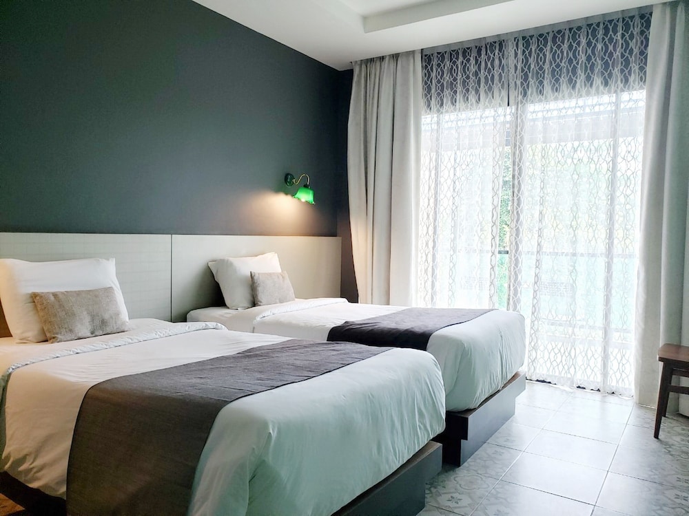 Deluxe Room - Photo 3