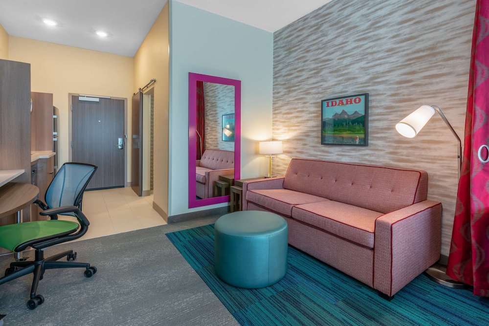 Studio Suite, 1 King Bed, Non Smoking - Photo 2