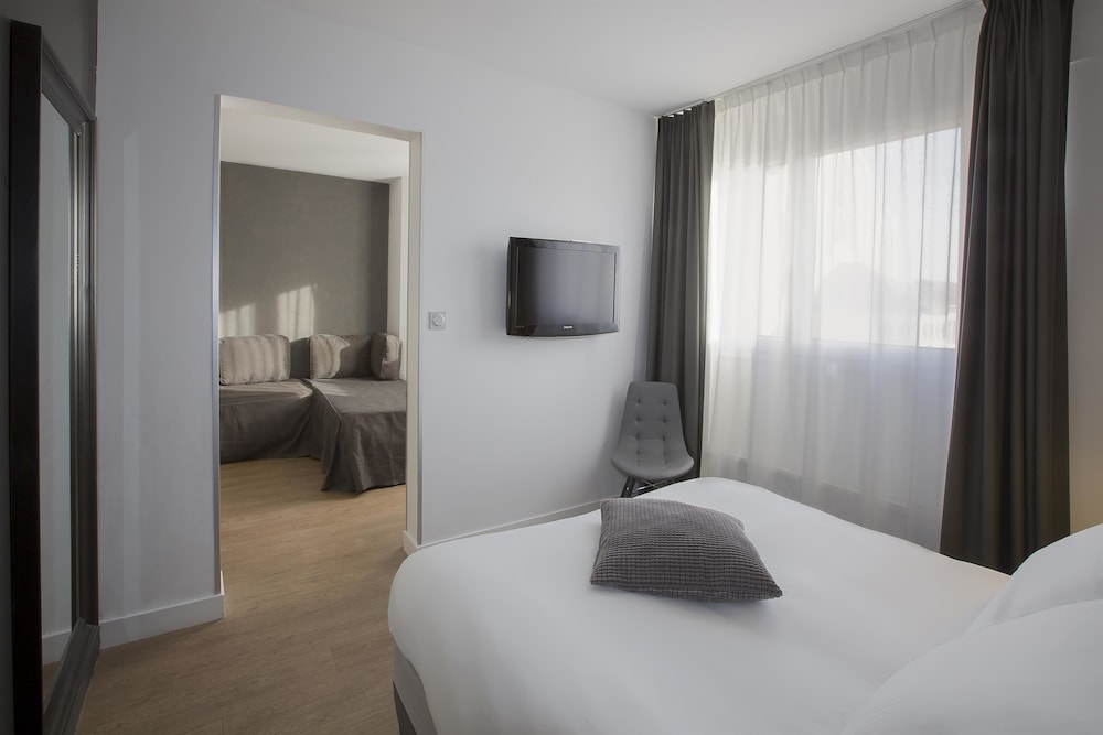 Family Room, Multiple Beds, Non Smoking - Photo 2