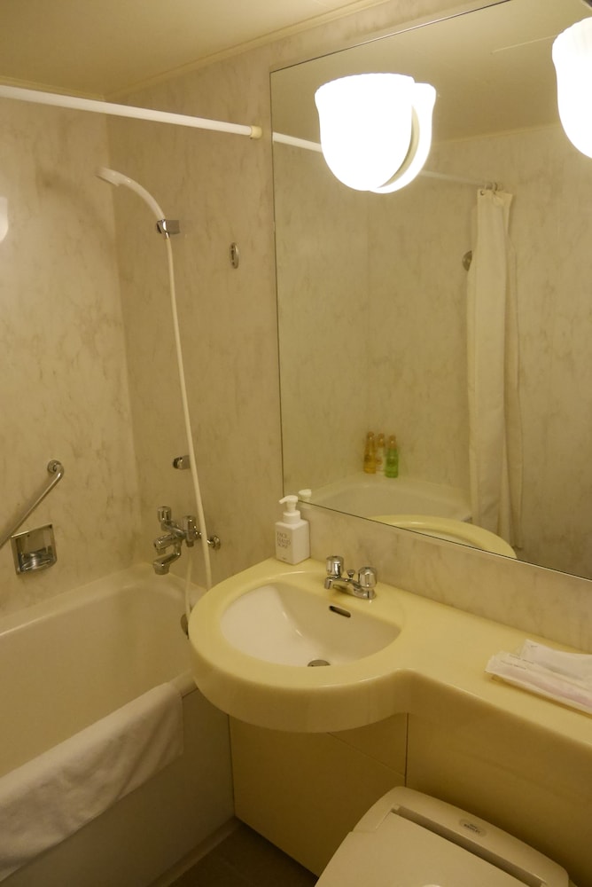 Twin Room - Photo 11