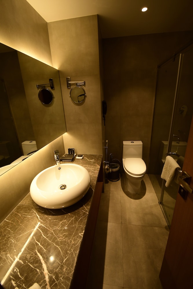 Honeymoon Suite Honeymoon Suite
