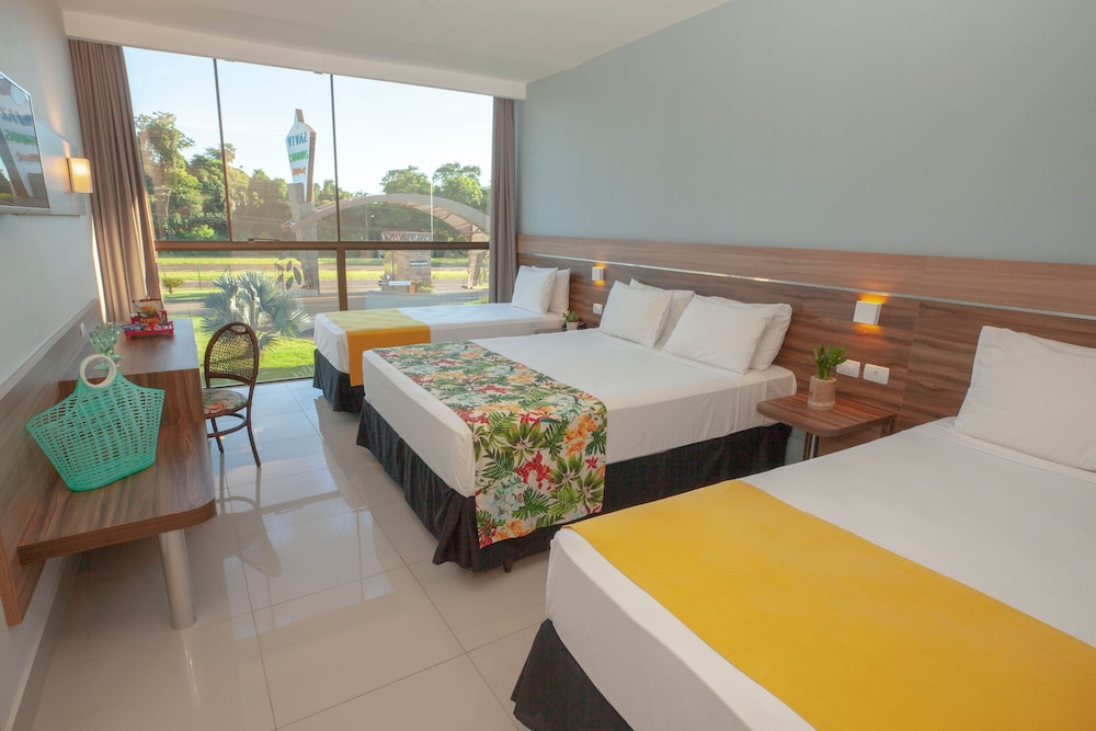 Deluxe Room, Courtyard View thumbnail 6