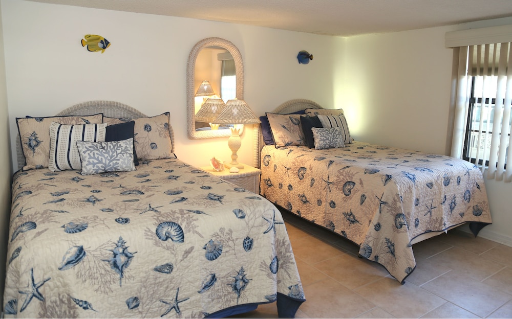 Condo, 2 Bedrooms, Ground Floor photo 3