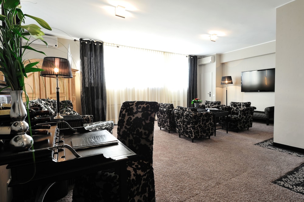 Suite 47 - Photo 3