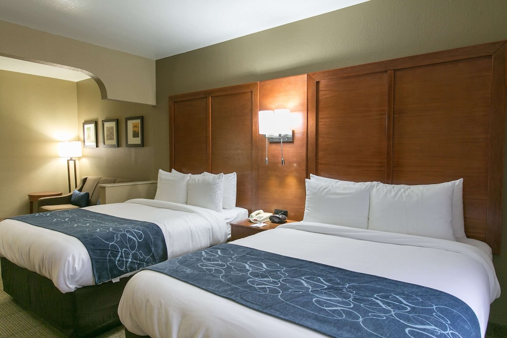 Suite, 2 Queen Beds - Photo 2