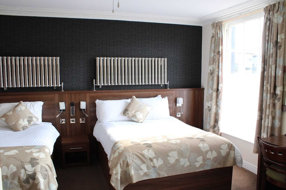 Deluxe Suite, Ensuite photo 3