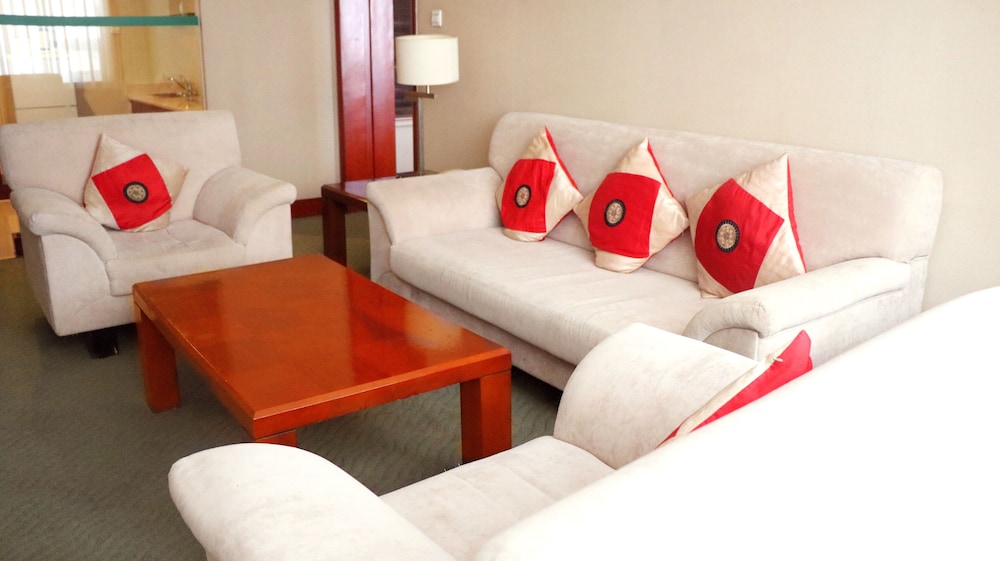 Suite, 1 King Bed, Non Smoking, Business Lounge Access (Lounge Access)