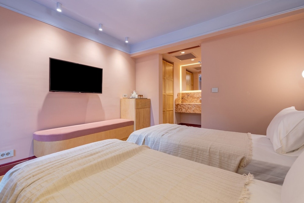 Twin Room, Balcony - Photo 3