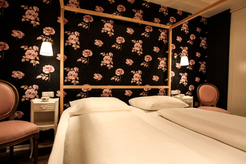 Junior Suite with Bed- and Living Area