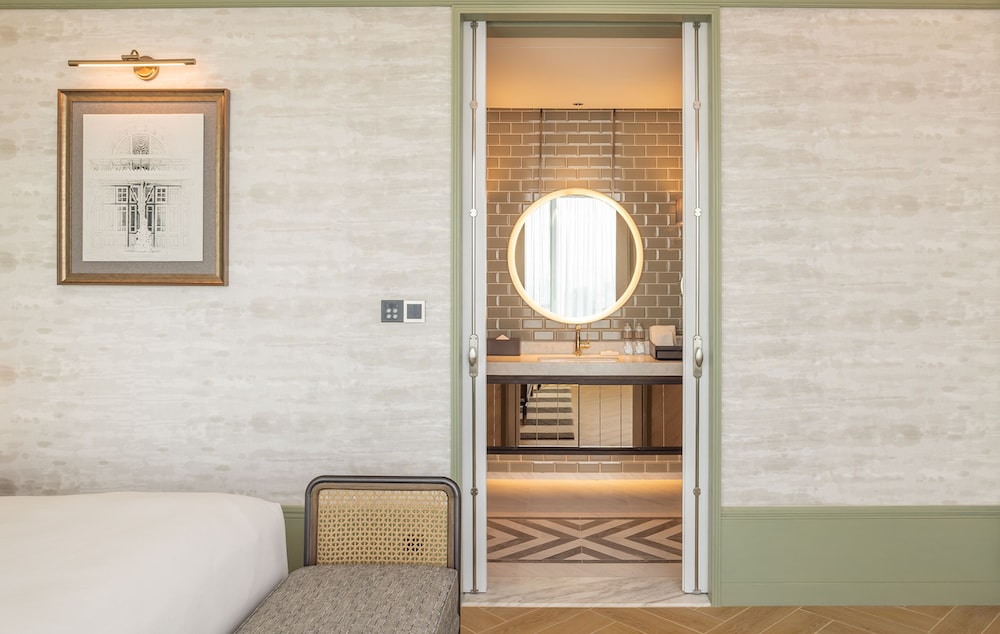 Premium One Bedroom Suite with Lounge Access