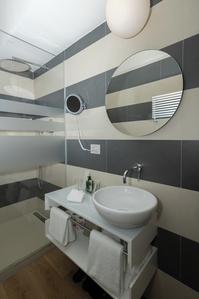 Deluxe Double Room, Sea View - Photo 11