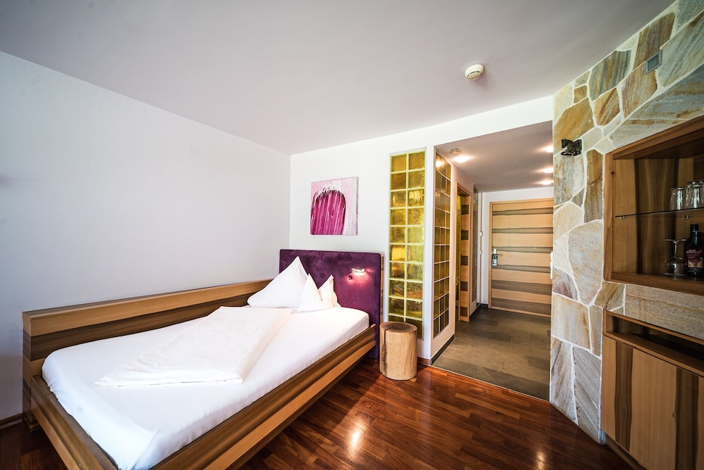 Superior Single Room, 1 Queen Bed, Balcony, Mountain View