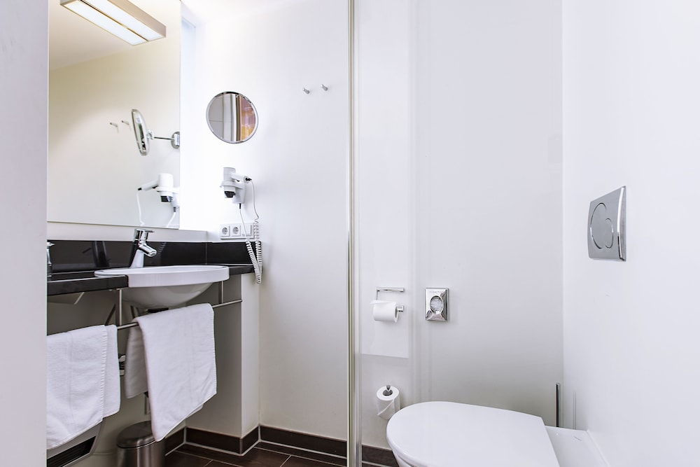 Superior Triple Room, Multiple Beds, Non Smoking thumbnail 5