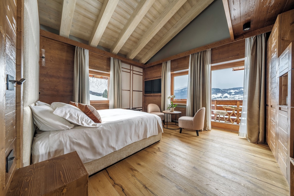 Deluxe Double Room, Balcony, Mountain View