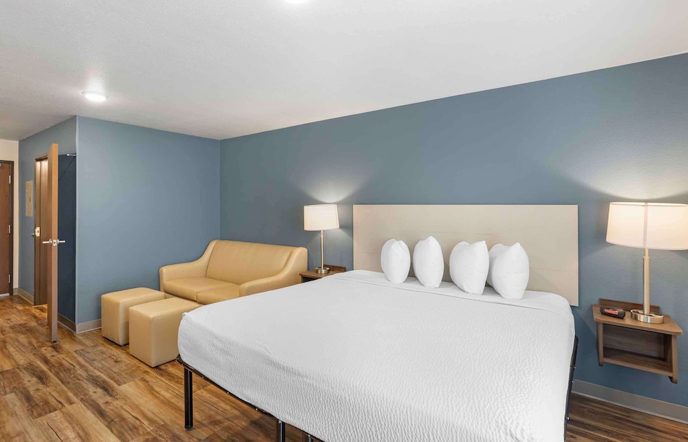 Deluxe Studio, 1 King Bed with Sofa bed, Non Smoking, Refrigerator & Microwave - Photo 1