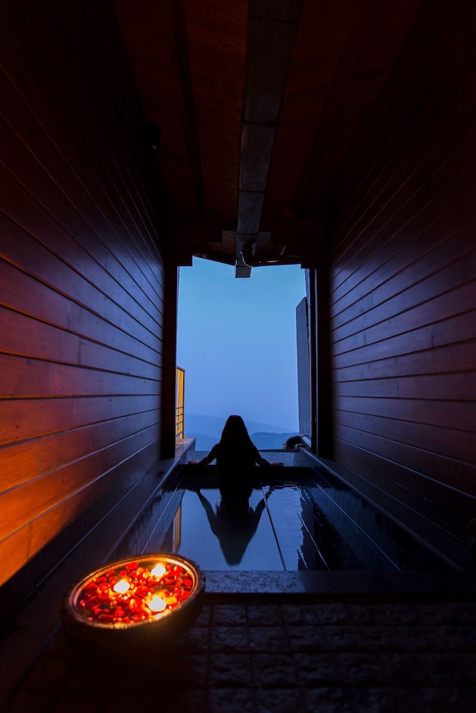 Log Huts with Plunge Pool photo 3