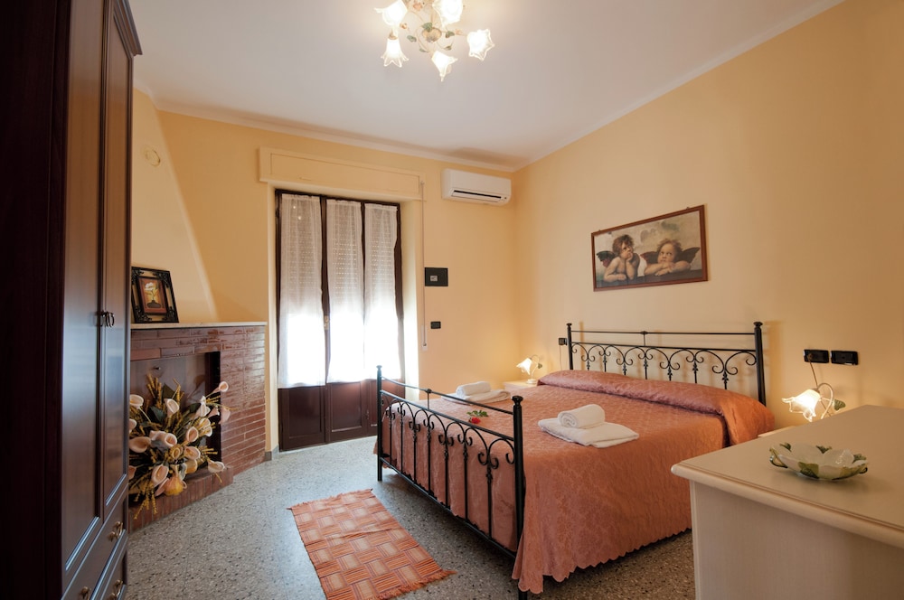 Economy Room, 1 Double Bed, Non Smoking, Courtyard Area photo 1