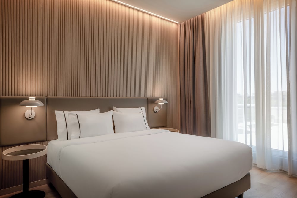 Standard Room, 1 Queen Bed photo 3