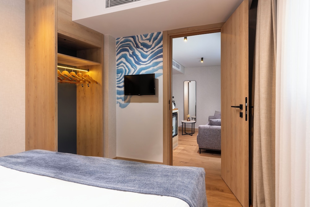 Family Connecting Rooms - Photo 1