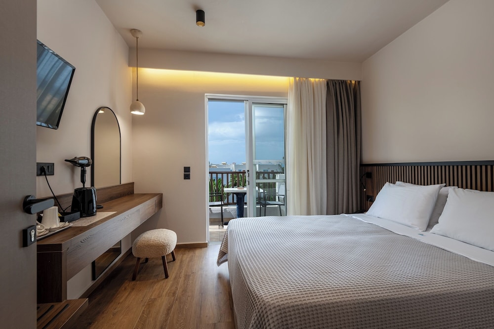 Deluxe Suite, Sea View - Photo 6