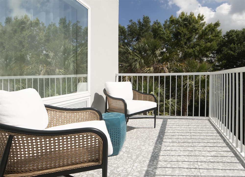 Room, 2 Queen Beds, Balcony - Photo 1