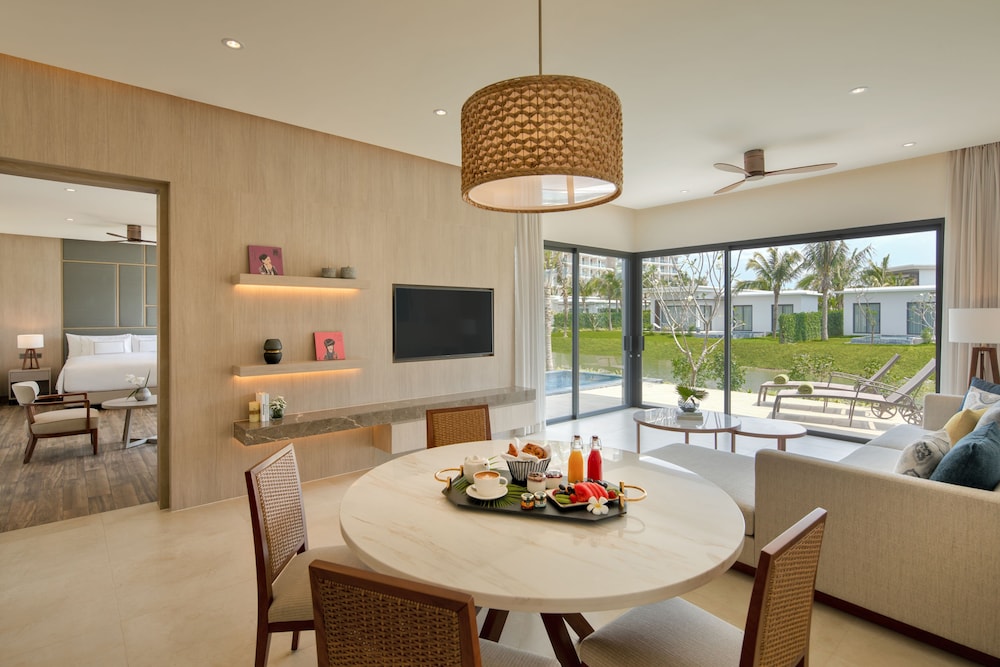 The Level 1-Bedroom Lakefront Pool Villa - Photo 4