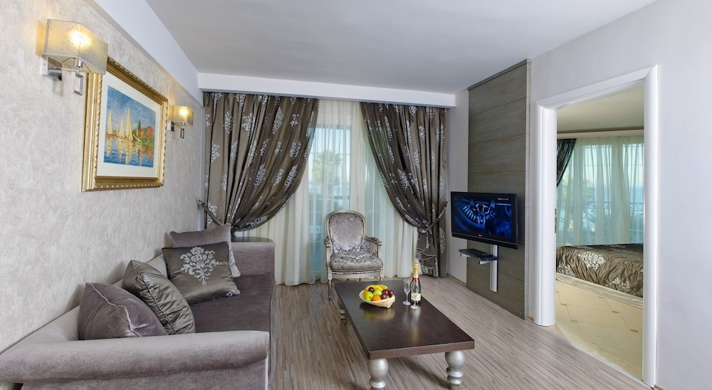 Deluxe Suite, Sea View photo 1