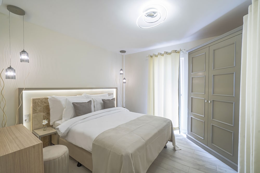 Junior Suite, 1 Bedroom, Non Smoking, Sea View - Photo 1