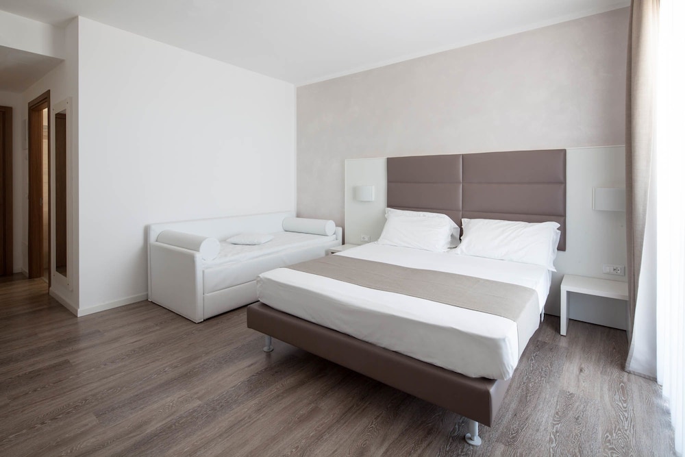 Superior Quadruple Room, Sea View photo 1