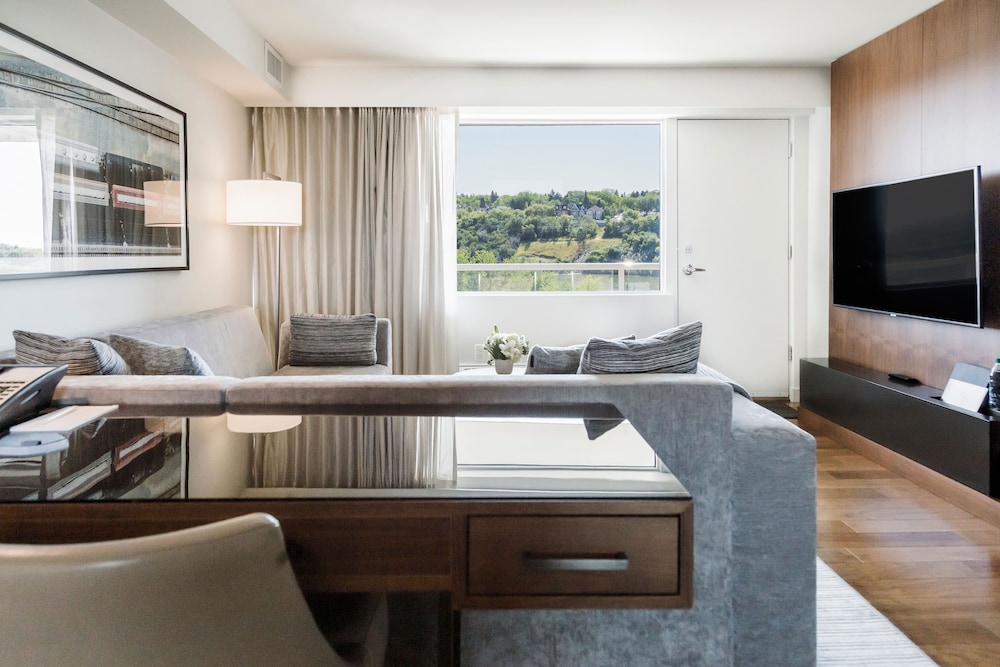 Suite, 1 King Bed, Balcony, River View