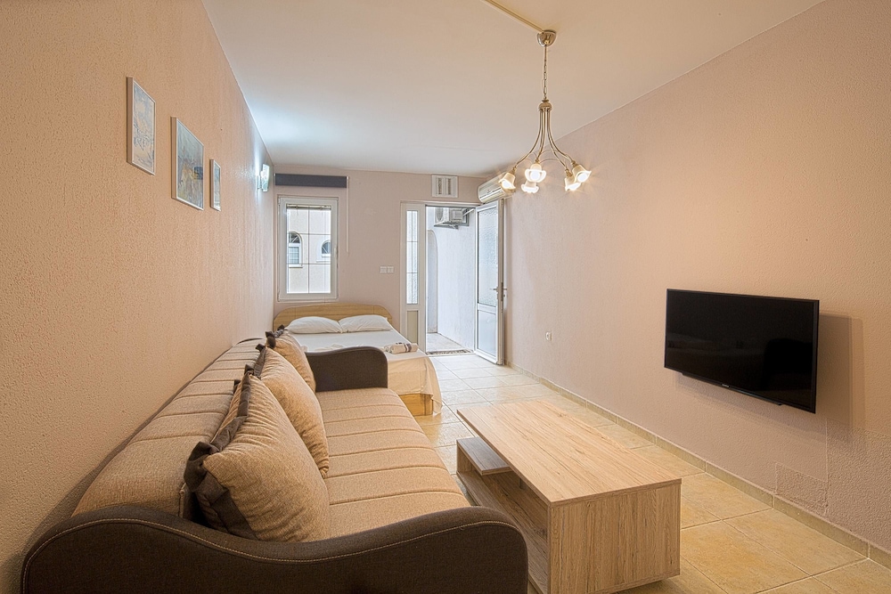 Comfort Studio Suite, Terrace, Garden View