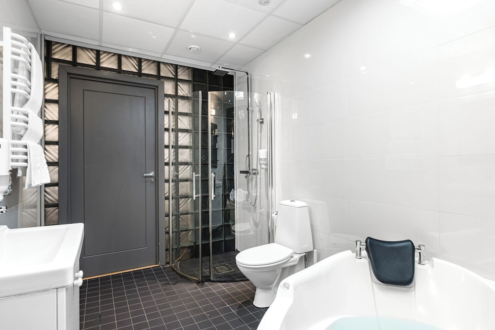 Executive Suite, No Windows thumbnail 5