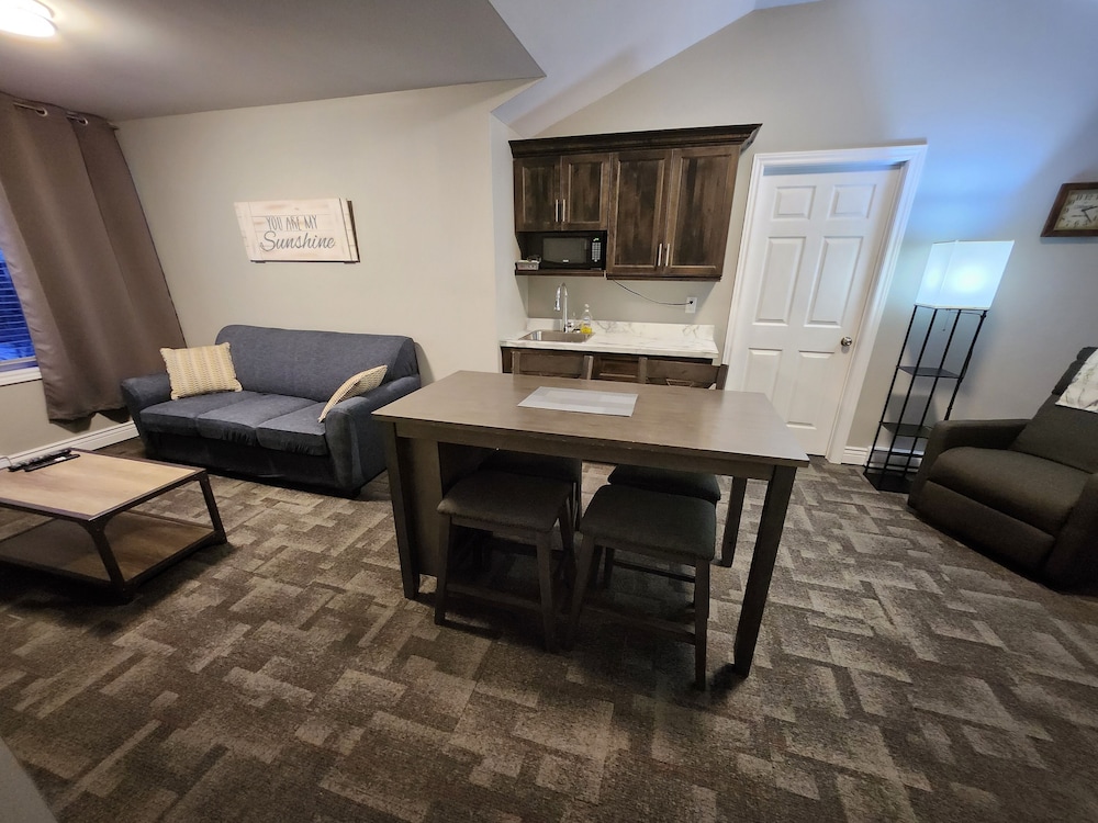 Executive Suite, 1 Queen Bed, Ocean View photo 2