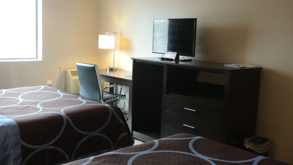 Standard Room, 2 Queen Beds (First floor room, no stairs) - Photo 5